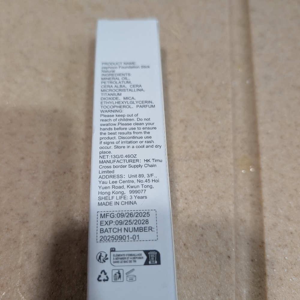 Color Changing foundation Hydration Stick - Picture 4 of 5